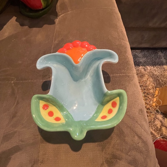 Handcrafted and hand painted Mexican condiment bowls - Picture 5 of 6